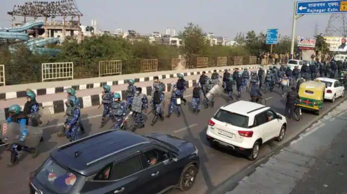 बड़े एक्शन की तैयारी में पुलिस, गाजीपुर बॉर्डर पर धारा 144 लागू