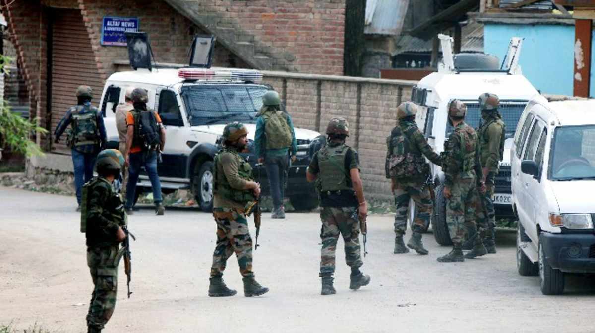 श्रीनगर में आतं​कवादियों ने की सेल्समैन की गोली मारकर हत्या