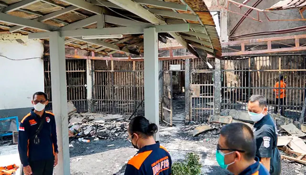 इंडोनेशिया में दो विदेशी समेत 41 कैदी जिंदा जले, 80 घायल
