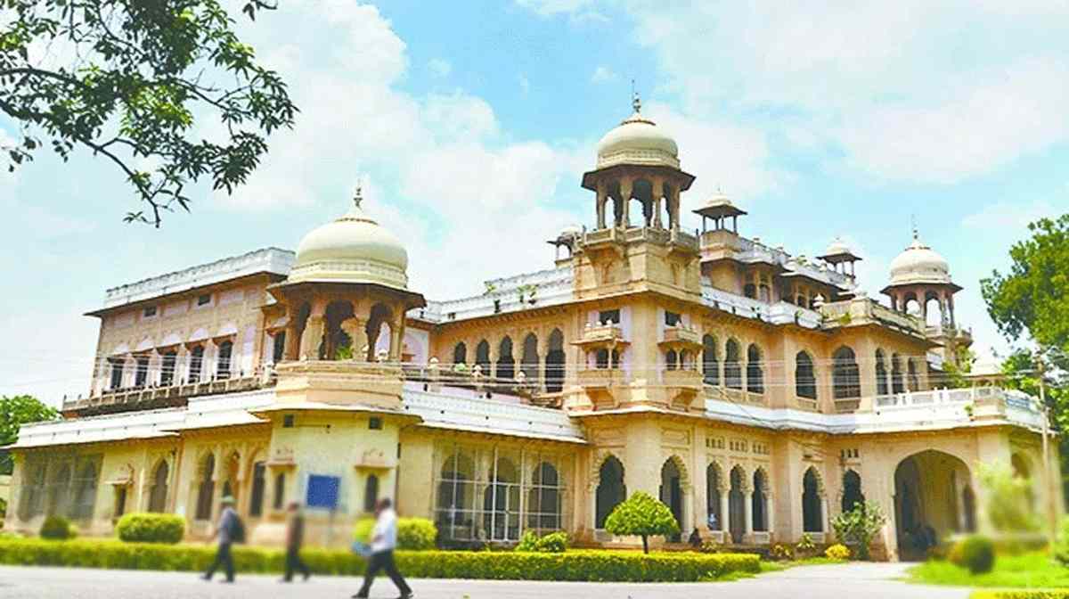 Allahabad University Entrance Exam: प्रवेश के लिए 16 शहरों के 48 केंद्रों पर होगी परीक्षा