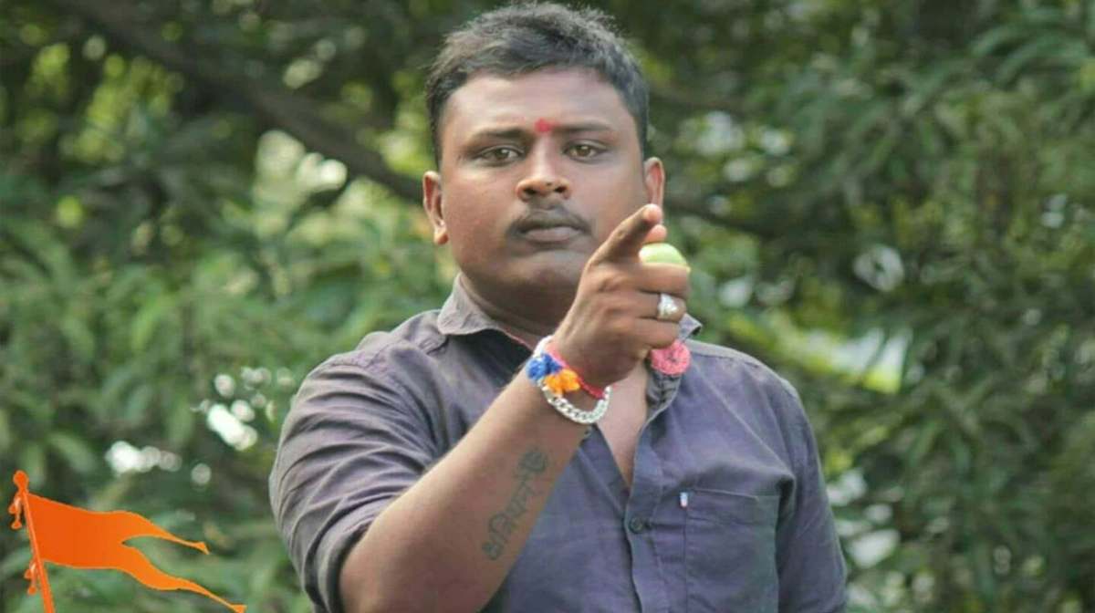 पत्नी के सामने RSS कार्यकर्ता की चाकू से गोदकर हत्या