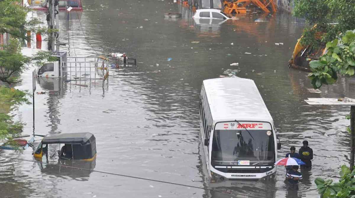 बेमौसम बारिश ने चेन्नई में फिर मचाई तबाही, चेतावनी जारी