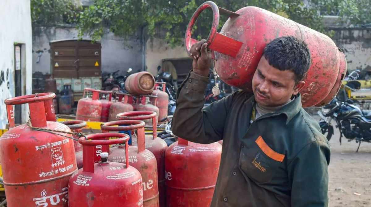 LPG Gas Cylinder Price Today: 115 रुपए सस्ता हुआ एलपीजी सिलेंडर