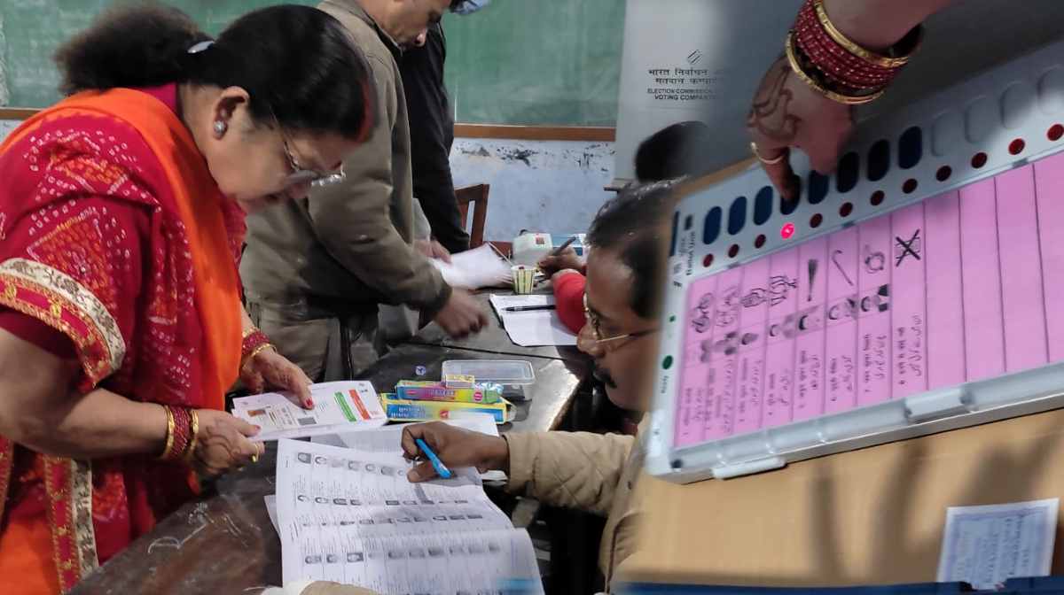 मेयर प्रमिला पांडेय ने मतदान की गोपनीयता को किया भंग, डीएम ने दिए FIR दर्ज करने के निर्देश