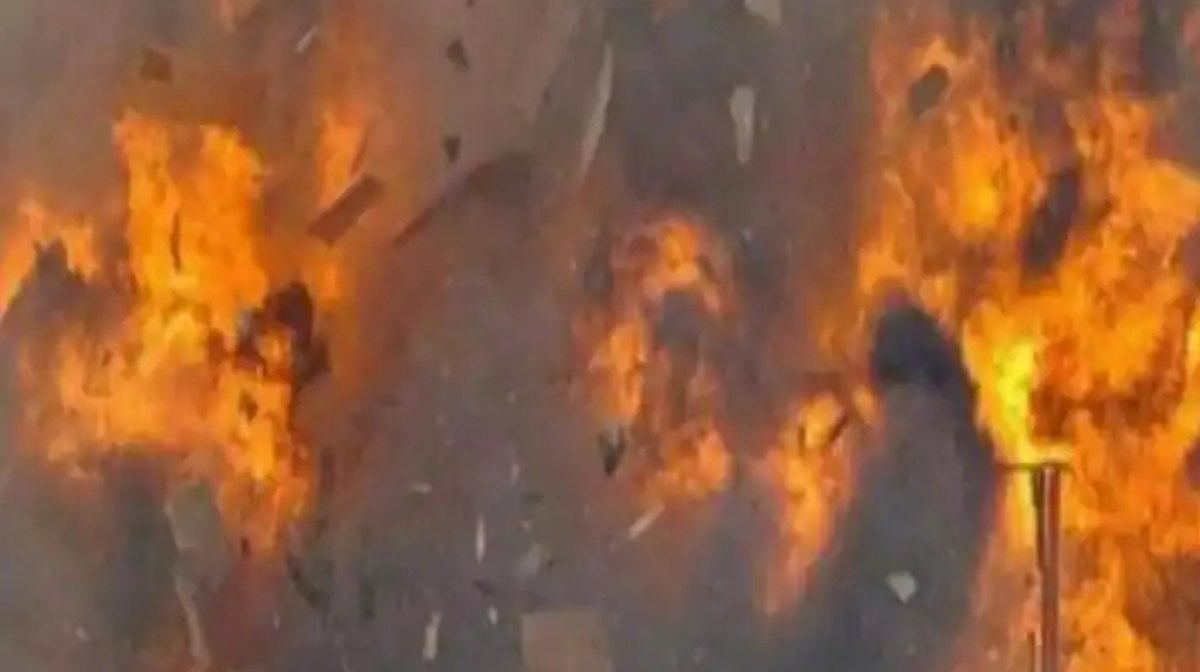केमिकल फैक्ट्री में विस्फोट से लगी आग, छह मजदूरों की मौत