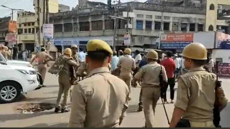 कानपुर हिंसा के आरोपियों को पकड़ने गई पुलिस टीम पर भीड़ का हमला, एक आरोपी को छुड़ाया