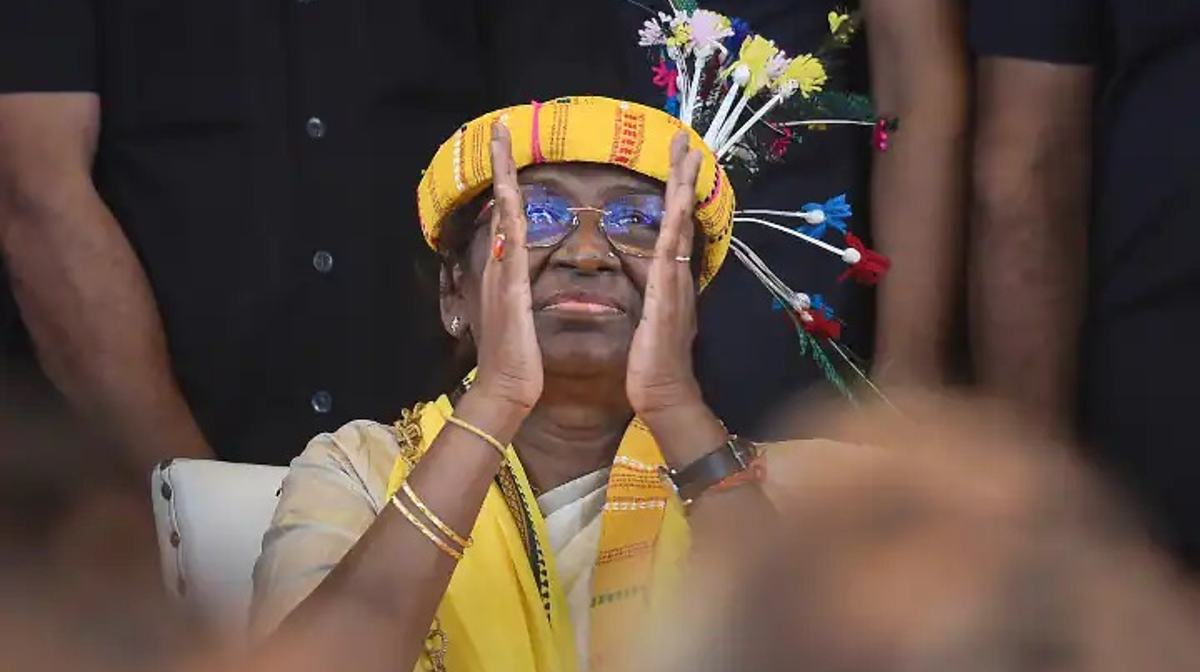 द्रौपदी मुर्मू राष्ट्रपति चुनाव जीतीं, पीएम मोदी ने घर प​हुंचकर दी बधाई
