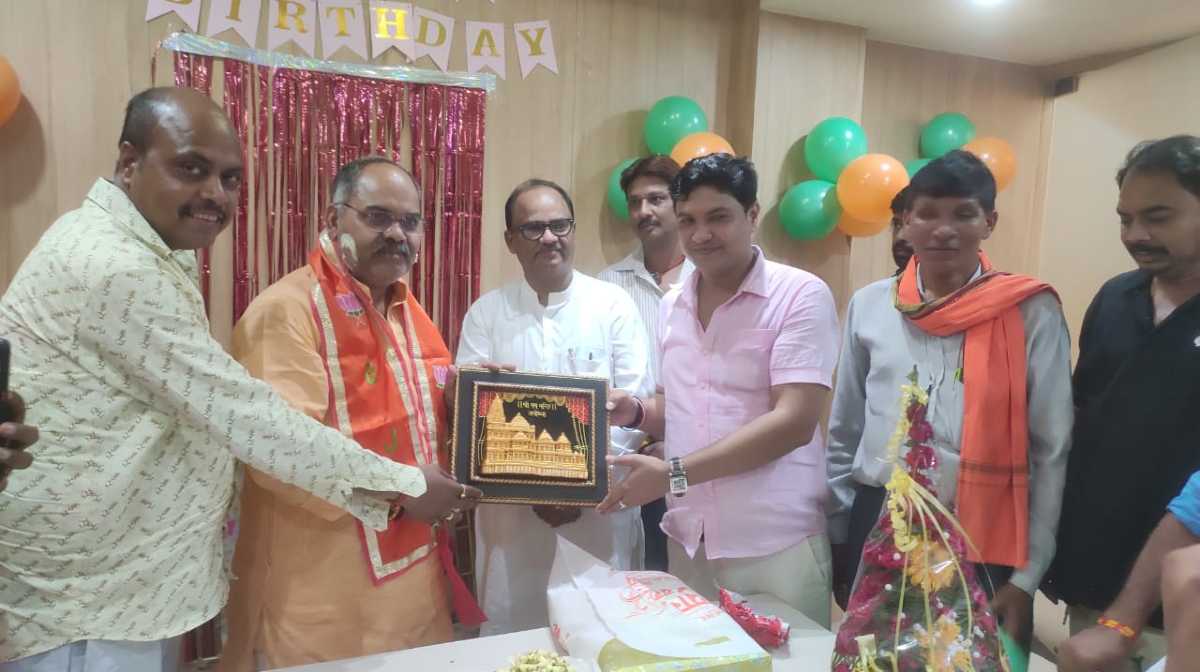 भाजपा जिलाध्यक्ष का हर्षोल्लास से मनाया गया जन्मदिन