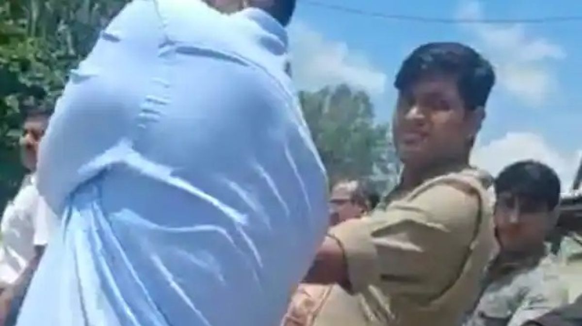 UPPolice: 20 हजार रिश्वत लेते दारोगा-सिपाही गिरफ्तार