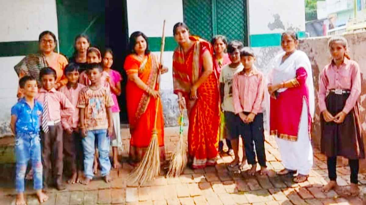 Pratapgarh News: सेवा सप्ताह के तहत भाजपा महिला मोर्चा ने चलाया स्वच्छता अभियान