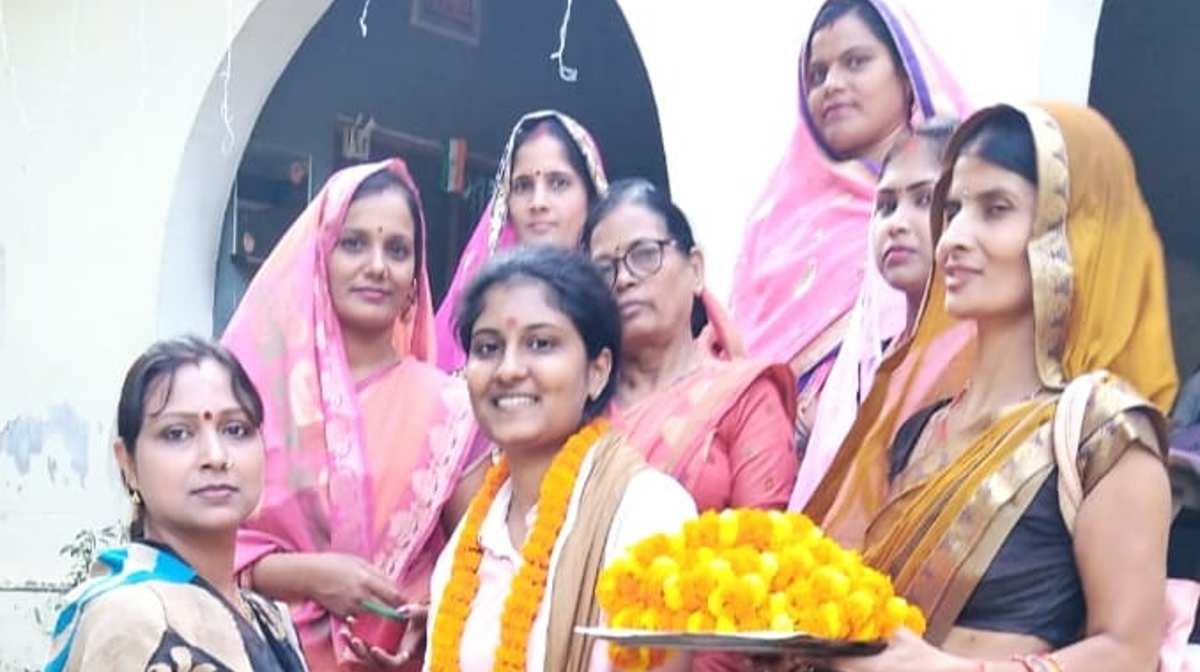 Pratapgarh News: सब रजिस्टार बनीं उत्कर्षिनी का भाजपा महिला मोर्चा ने किया सम्मान