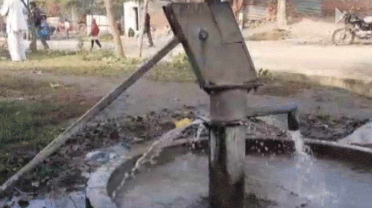 UP News: यूपी के 25 हजार हैंडपंप उगल रहे जहर, इन जगहों का पानी काफी दूषित