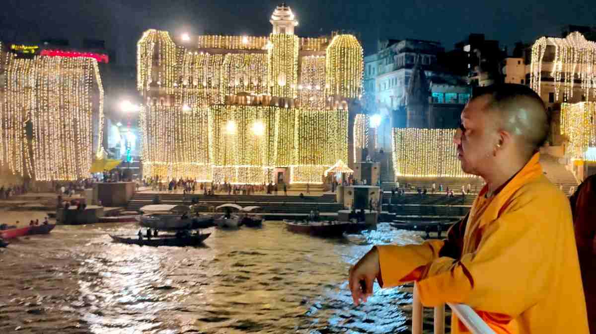 Varanasi News: सीएम योगी ने परखी व्यवस्था, सोमवार को मनेगी देव दीपावली