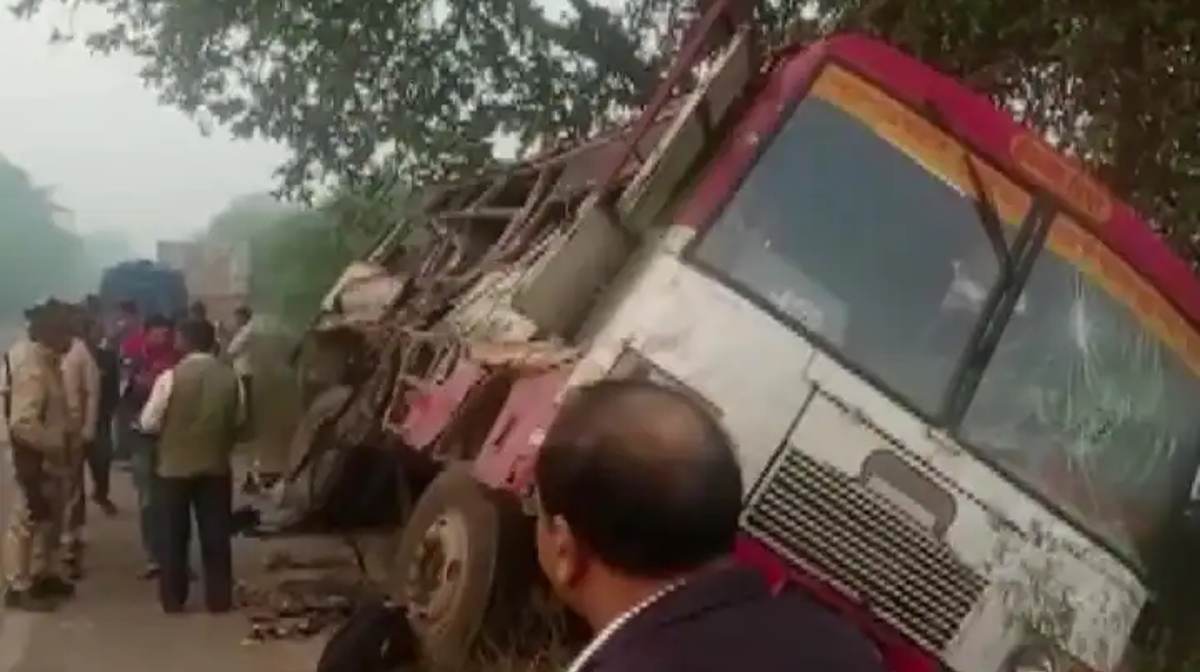 Bahraich Road Accident: बस और ट्रक के बीच हुई टक्कर में 6 की मौत, 15 घायल