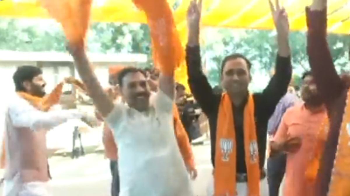 Gujarat Election Result Live: गुजरात में प्रचंड जीत की ओर भाजपा, पार्टी कार्यालय पर जश्न शुरू
