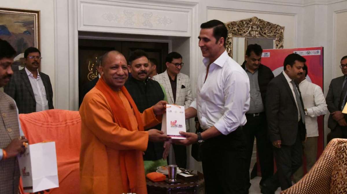 CM Yogi Mumbai Visit: सीएम योगी से मिले अक्षय कुमार, फिल्म रामसेतु देखने की अपील