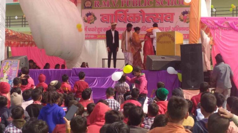 Lucknow News: आरएमबी पब्लिक स्कूल में वार्षिक उत्सव का आयोजन
