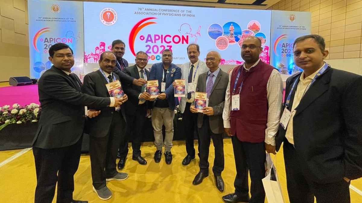 Book Release: एपीकॉन अहमदाबाद में डॉ. मनोज की पुस्तक का विमोचन