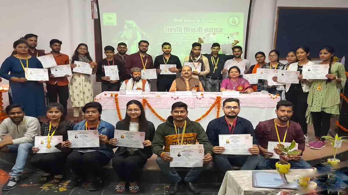 Lucknow News: प्रश्नोत्तरी प्रतियोगिता के प्रतिभागियों को किया गया सम्मानित