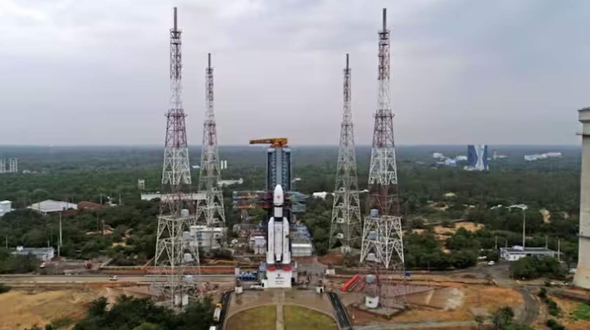 भारत का सबसे बड़ा LVM3 रॉकेट लांच कर ISRO ने फिर रचा इतिहास, 36 सैटेलाइट के साथ अंतरिक्ष में पहुंचा