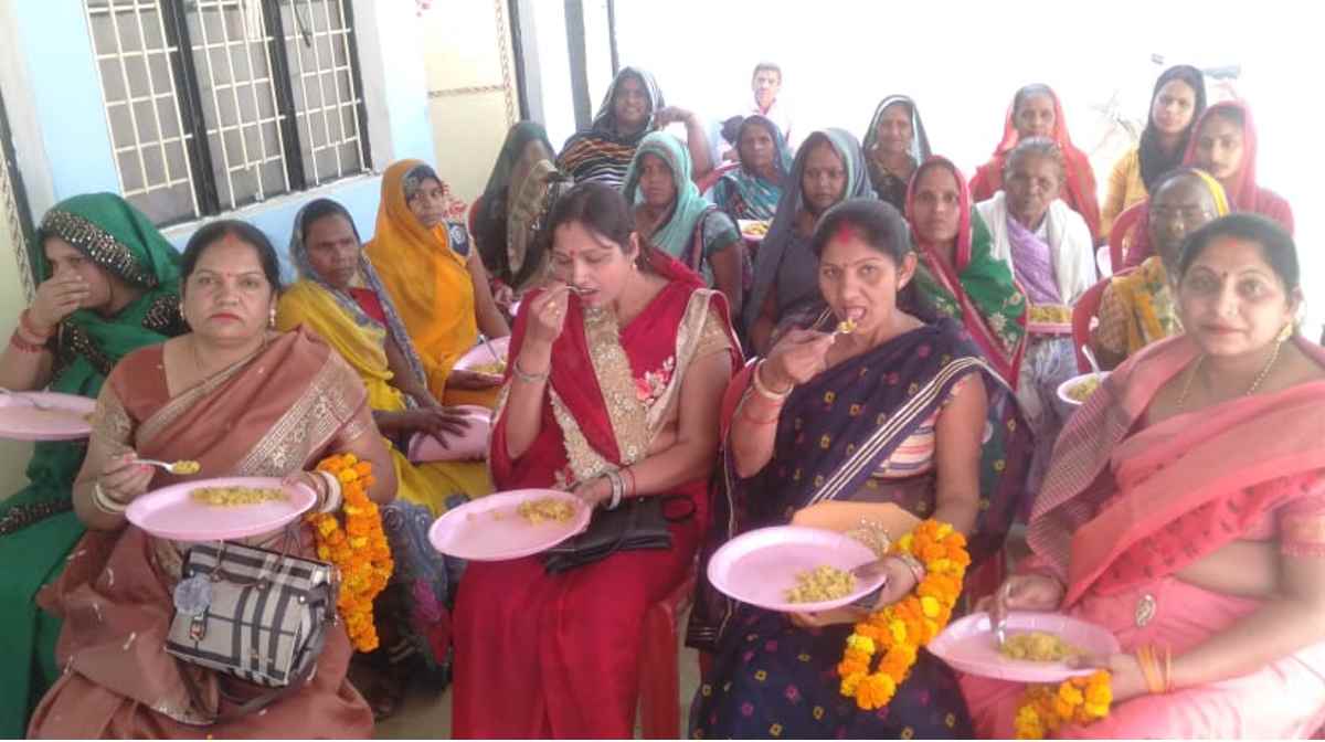 Pratapgarh: सहभोज आयोजित कर भाजपा महिला मोर्चा ने दिया सामाजिक समरसता का संदेश