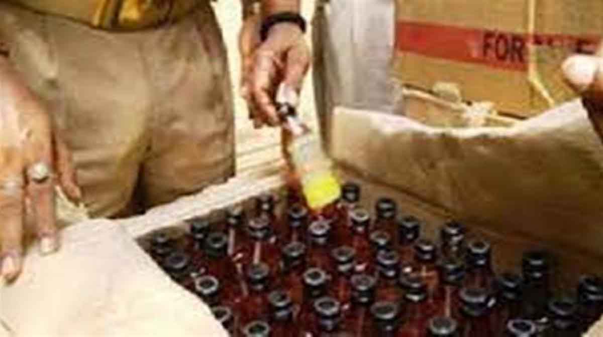 UP News: योगी राज में जमकर हुआ अवैध शराब का कारोबार, सरकार ने पेश किए कार्रवाई के आंकड़े