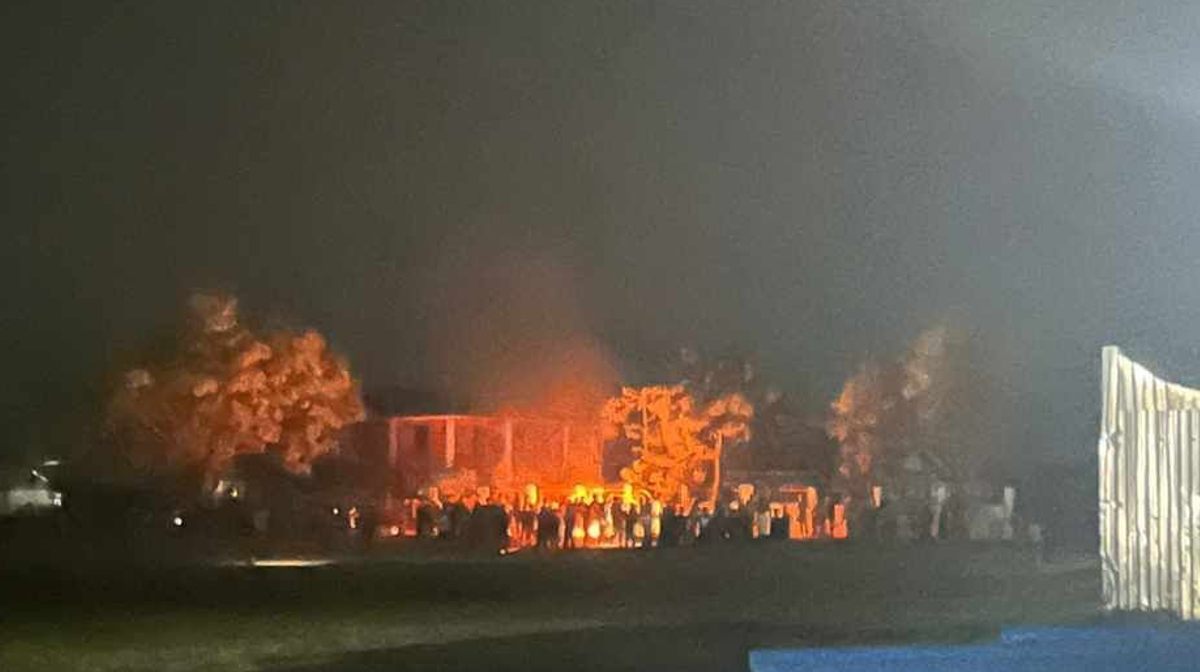 Manipur: विरोध की आग में झुलसा चुराचांदपुर, भीड़ ने सीएम के वेन्यू पर लगा थी आग