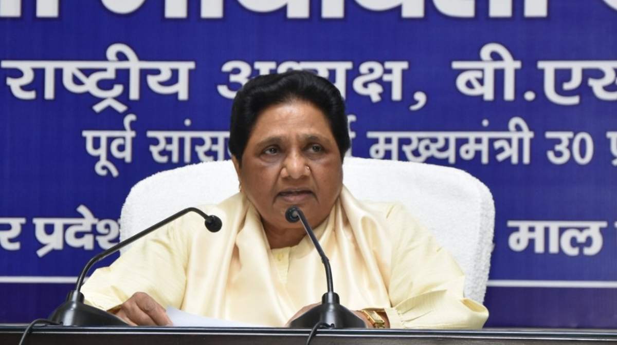 Mayawati ने अखिलेश को बताया गिरगिट, बसपा के लोगों को किया सावधान