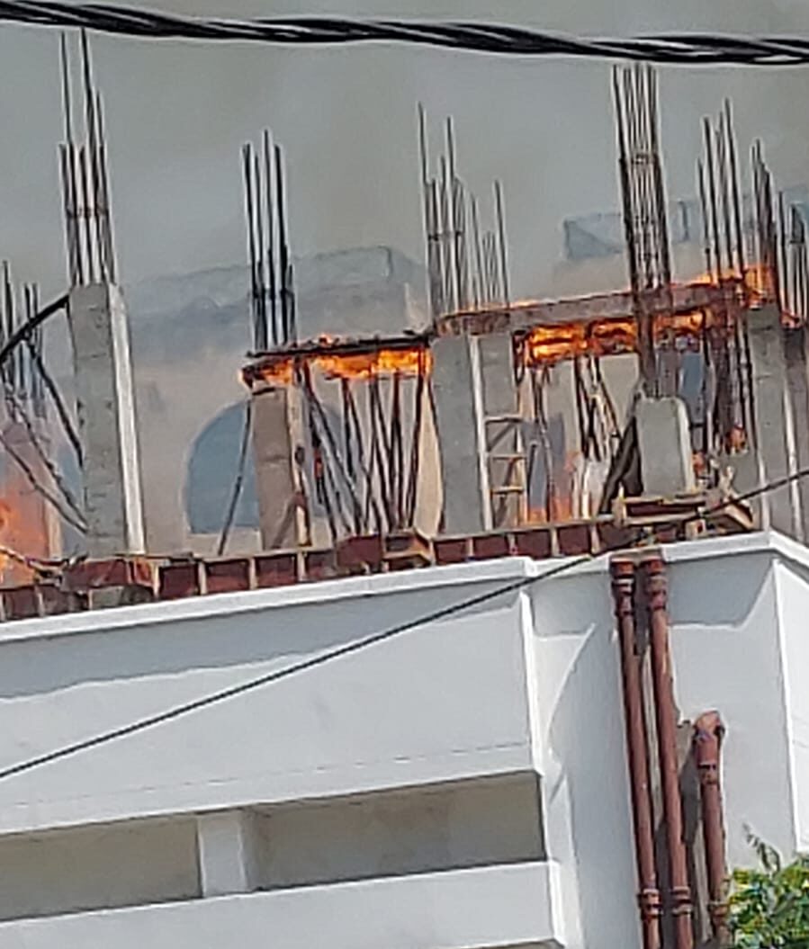 केजीएमयू की कार्डियोलॉजी बिल्डिंग में लगी आग, मची अफरा—तफरी, मौके पर पहुंचे जिलाधिकारी