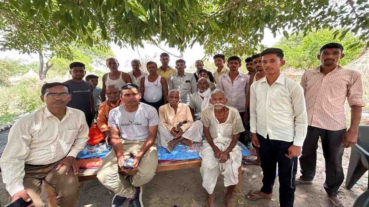 Hardoi News: लेफ्टिनेंट पीयूष पाण्डेय की क्लास वन अधिकारी के रूप में नियुक्ति होने पर ग्रामीणों में खुशी