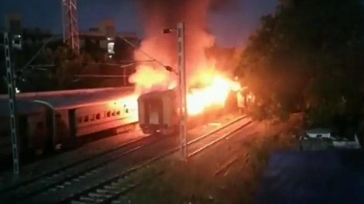 Train Fire: ट्रेन में सिलिंडर फटने से लगी आग, UP के 8 लोगों की मौत