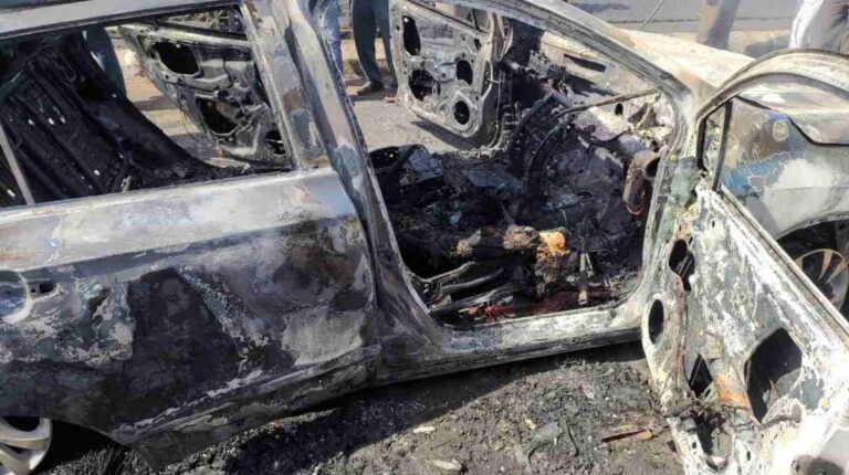 Prayagraj News: हाई टेंशन तार टूट कर गिरने मारुति यार्ड हब में लगी भीषण आग, 16 कारें जलकर राख
