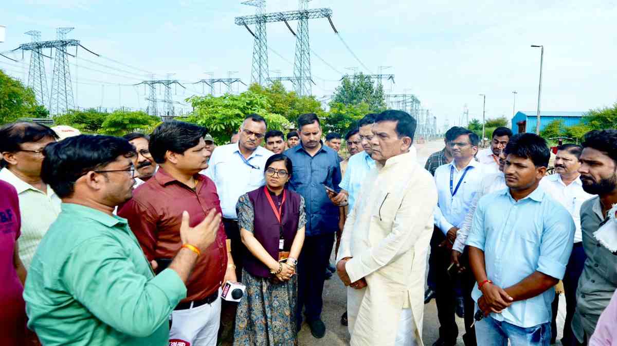 Agra News: ऊर्जा मंत्री ने कृषि कार्यों के लिए निर्वाध विद्युत आपूर्ति का दिया भरोसा