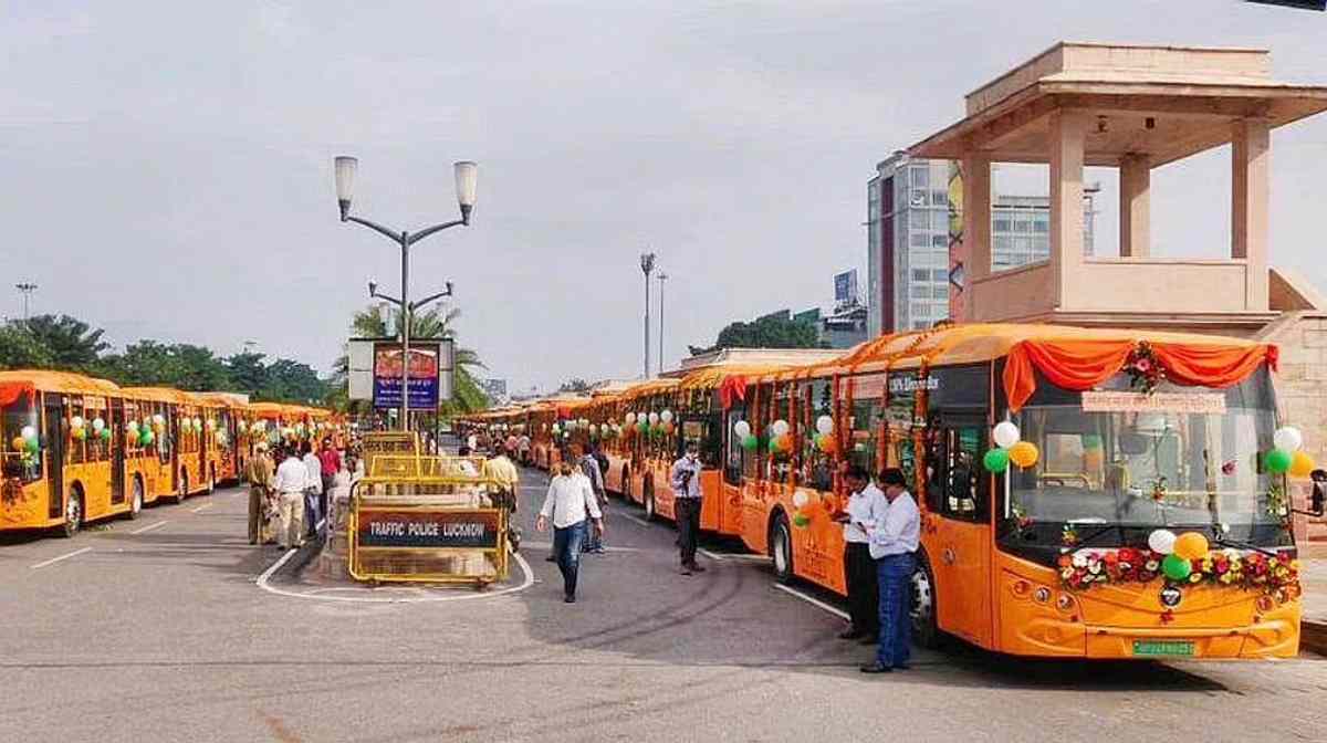 Lucknow: राजधानी बसों का किराया 10 प्रतिशत कम करेगी योगी सरकार