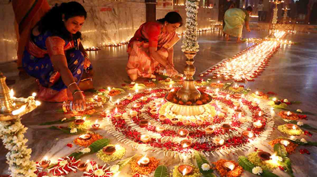 Diwali 2023: कैसे करें लक्ष्मी-गणेश की पूजा