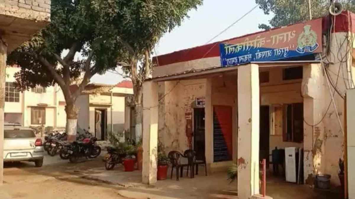 Mathura: शिक्षक ने छात्रा से की गंदी हरकत, CCTV में कैद हुई करतूत