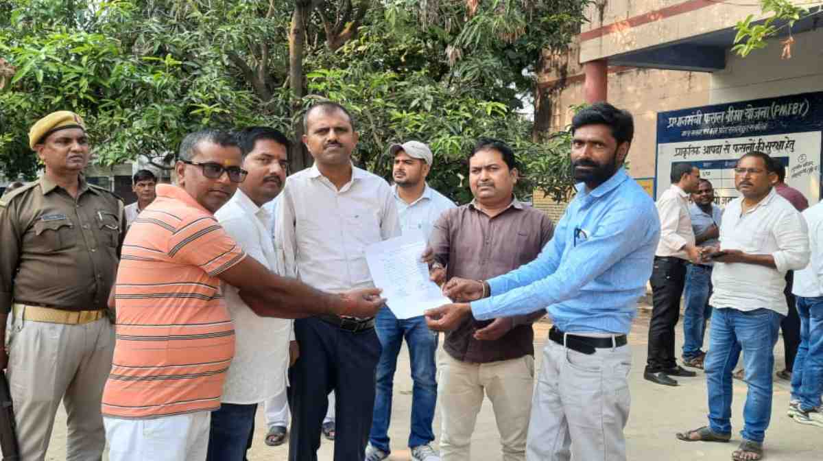 Siddharthnagar: रोजगार सेवकों का धरना लगातार दूसरे दिन भी जारी, कार्य बहिष्कार