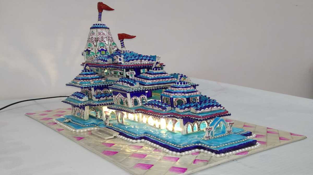 Varanasi: काशी के शिल्पकार ने सोने, चांदी और हीरे से बनाई श्रीराम मंदिर की अनुकृति