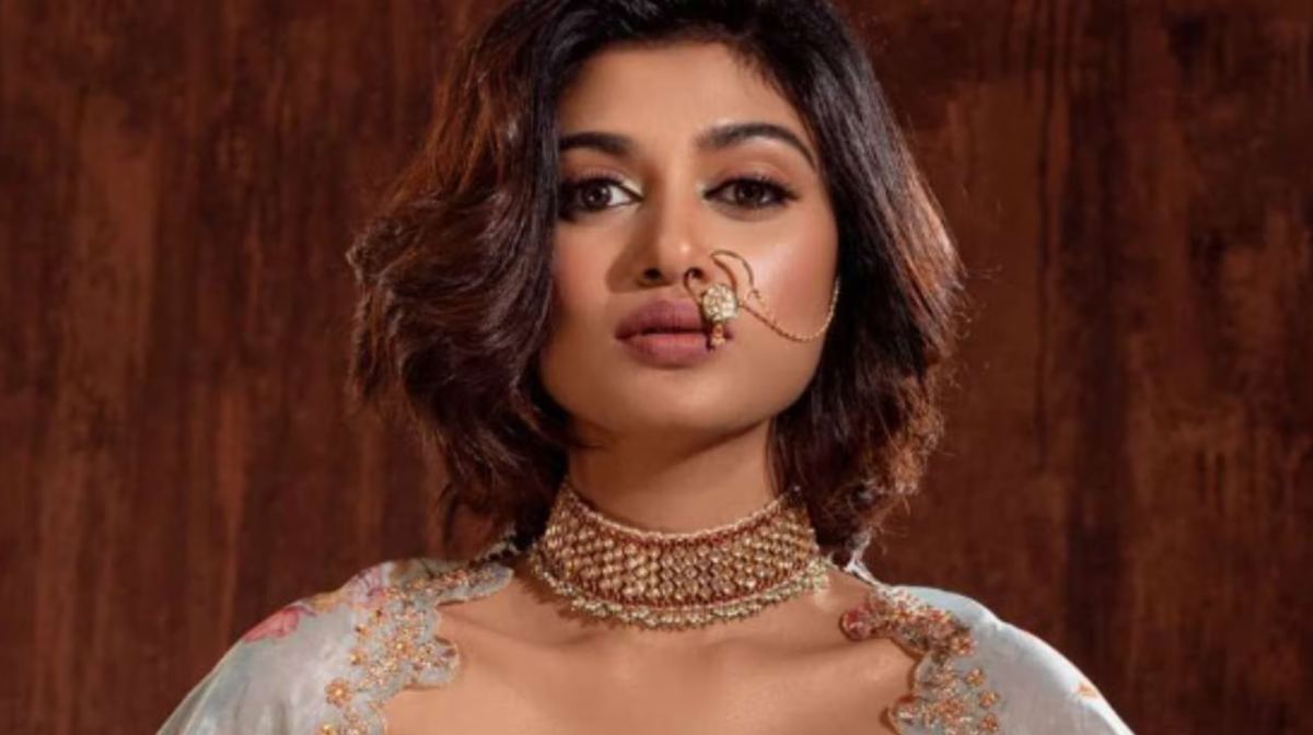 Oviya private video leaked