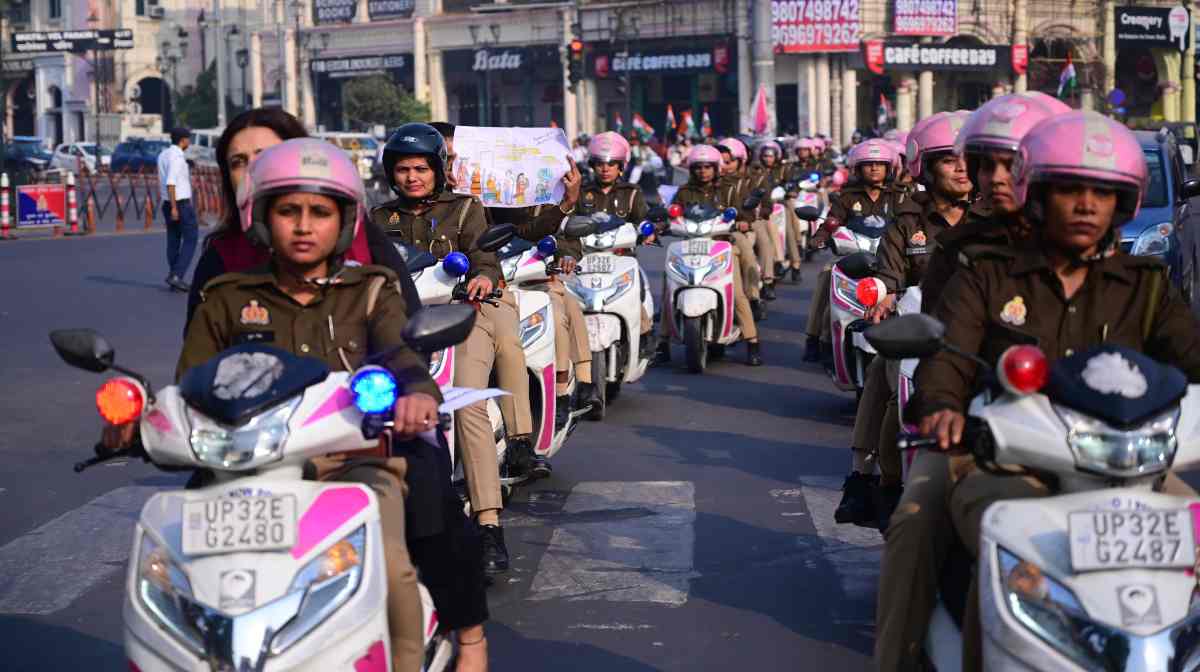 लखनऊ विवि और पुलिस ने पिंक स्कूटी रैली निकाल दिया महिला सुरक्षा का संदेश