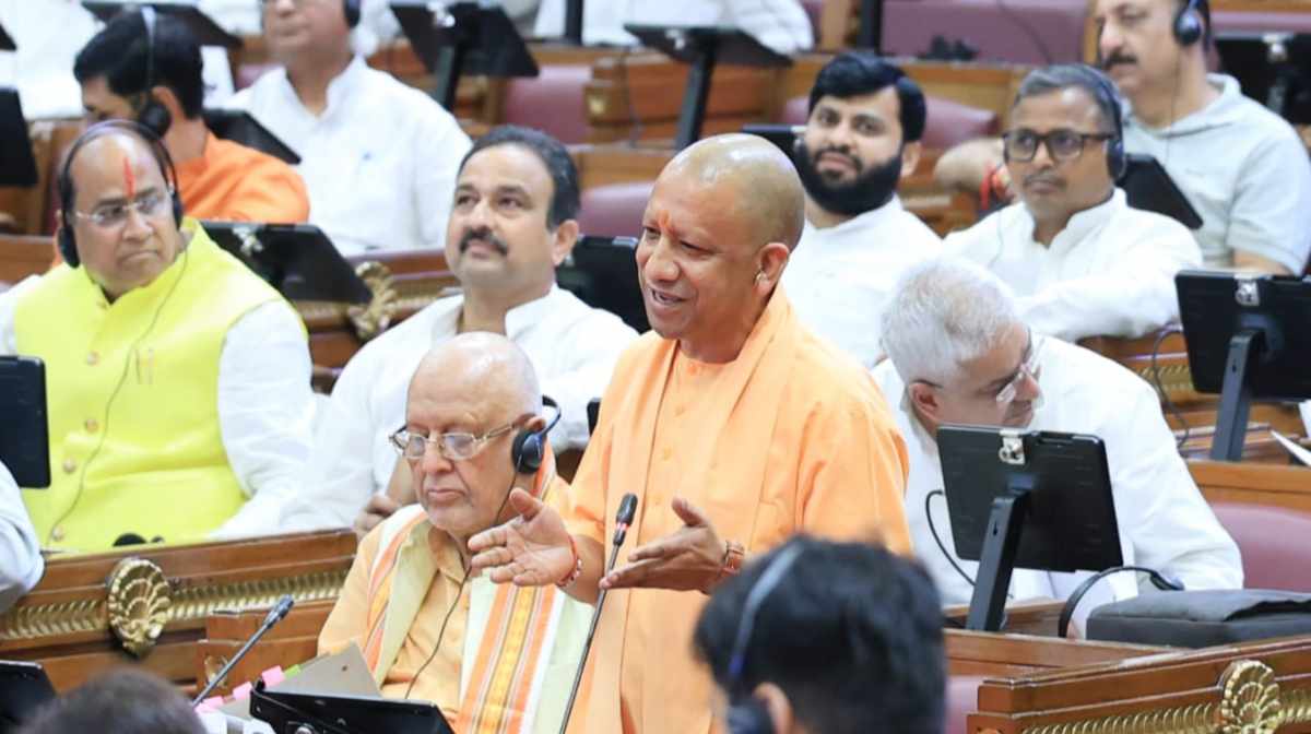 सपा और लोकतंत्र एक-दूसरे के विपरीत ध्रुव : योगी आदित्यनाथ