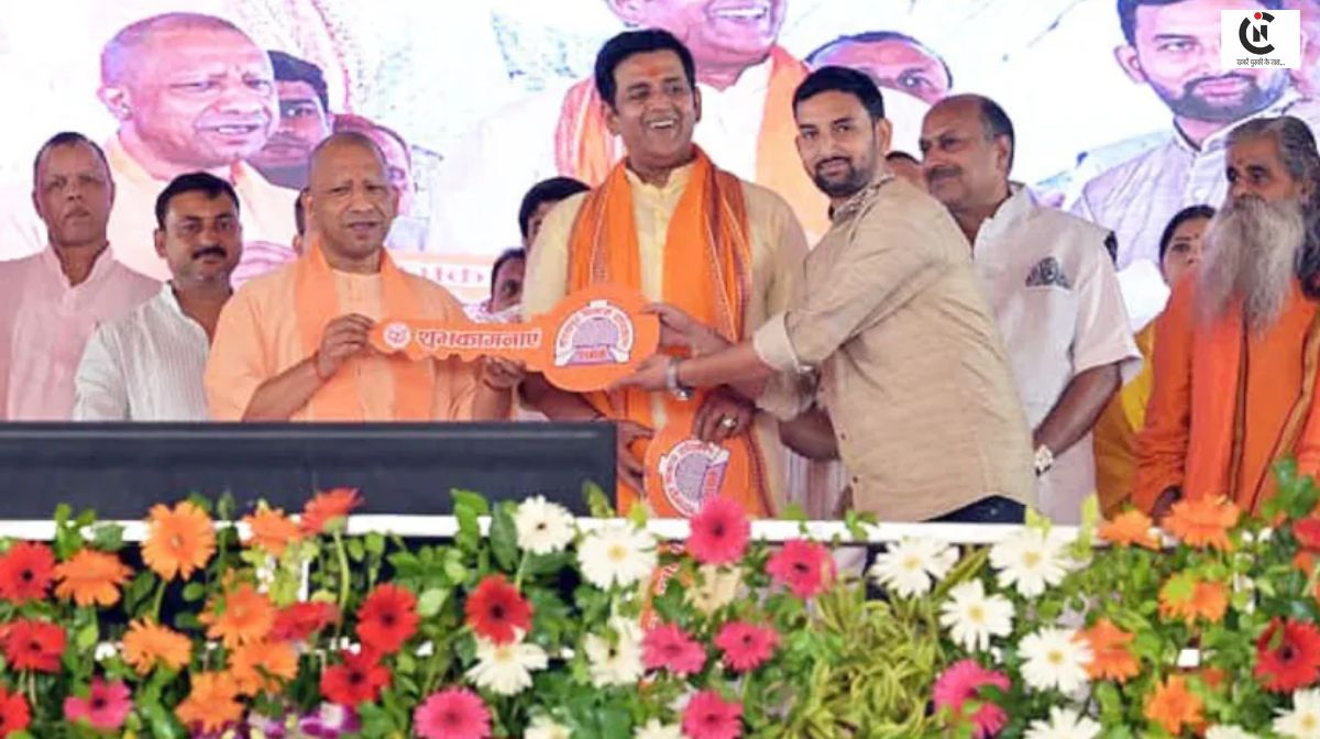 गोरखपुर में CM योगी का दिवाली तोहफा, 160 परिवारों को मिली सपनों के घर की चाबियाँ