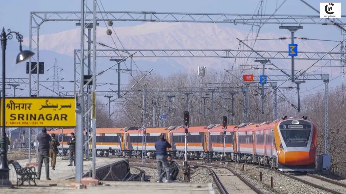 वाराणसी से पीएम मोदी ने दिखाई हरी झंडी, देश को मिलीं चार नई वंदे भारत ट्रेनें, अब कुल संख्या 164 हुई