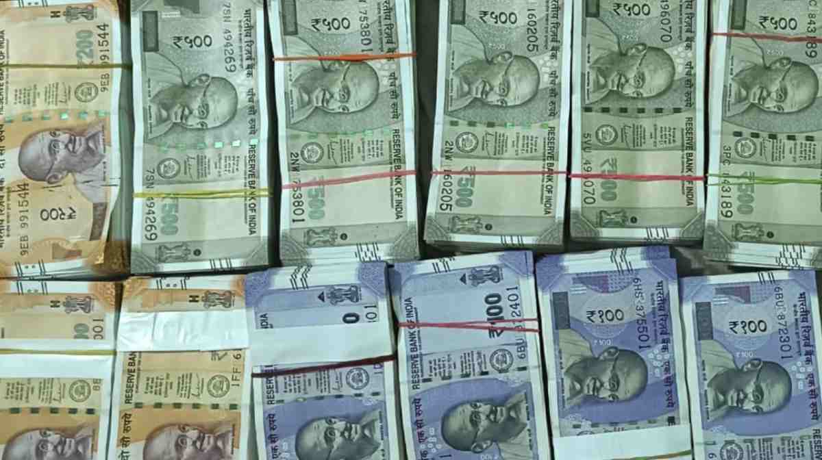 पैसा खर्च करने में नोएडा के बाद गोंडा अव्वल, राजधानी लखनऊ भी छूटा पीछे