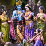 गीत, संगीत और नृत्य हैं कृष्ण