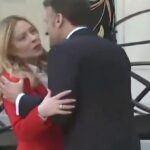 मैक्रों ने मेलोनी को अजीब तरह से लगाया गले, वायरल वीडियो से मची हलचल