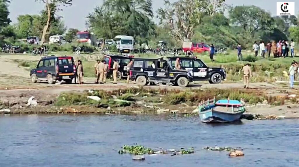 mathura boat capsize yamuna