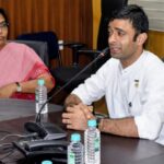 MCU में स्ट्रेस मैनेजमेंट पर आयोजन, इमोशनल एक्सपर्ट बोले- शिक्षकों को बच्चों से इमोशनली जुड़ना होगा