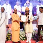 यूपी बोर्ड रिजल्ट पर सीएम योगी की लड़कों पर चुटकी, बोले- लगता है छात्र अब घर-मोहल्ले में झाड़ू-पोंछा करने लगे हैं