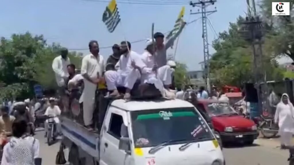Pakistan Army fires on protesters